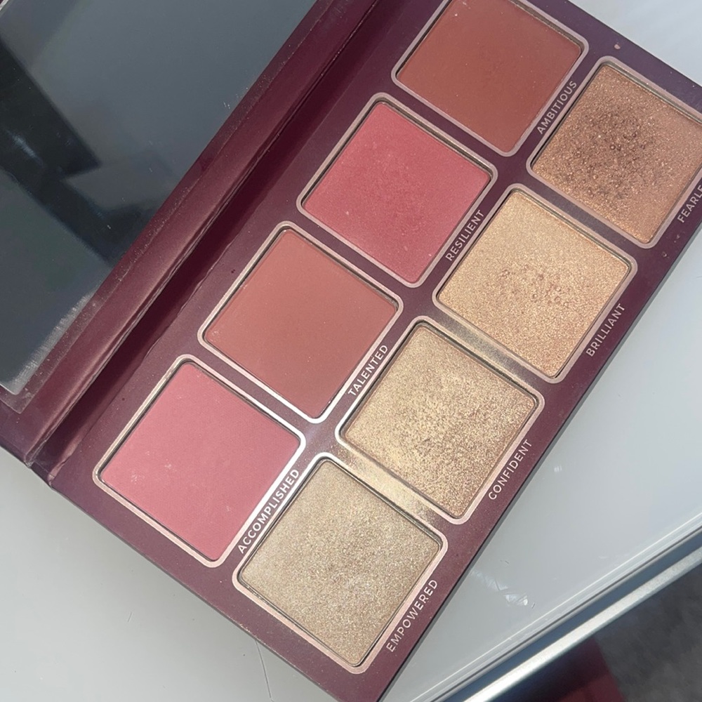 Highlighter blush and contour pallet